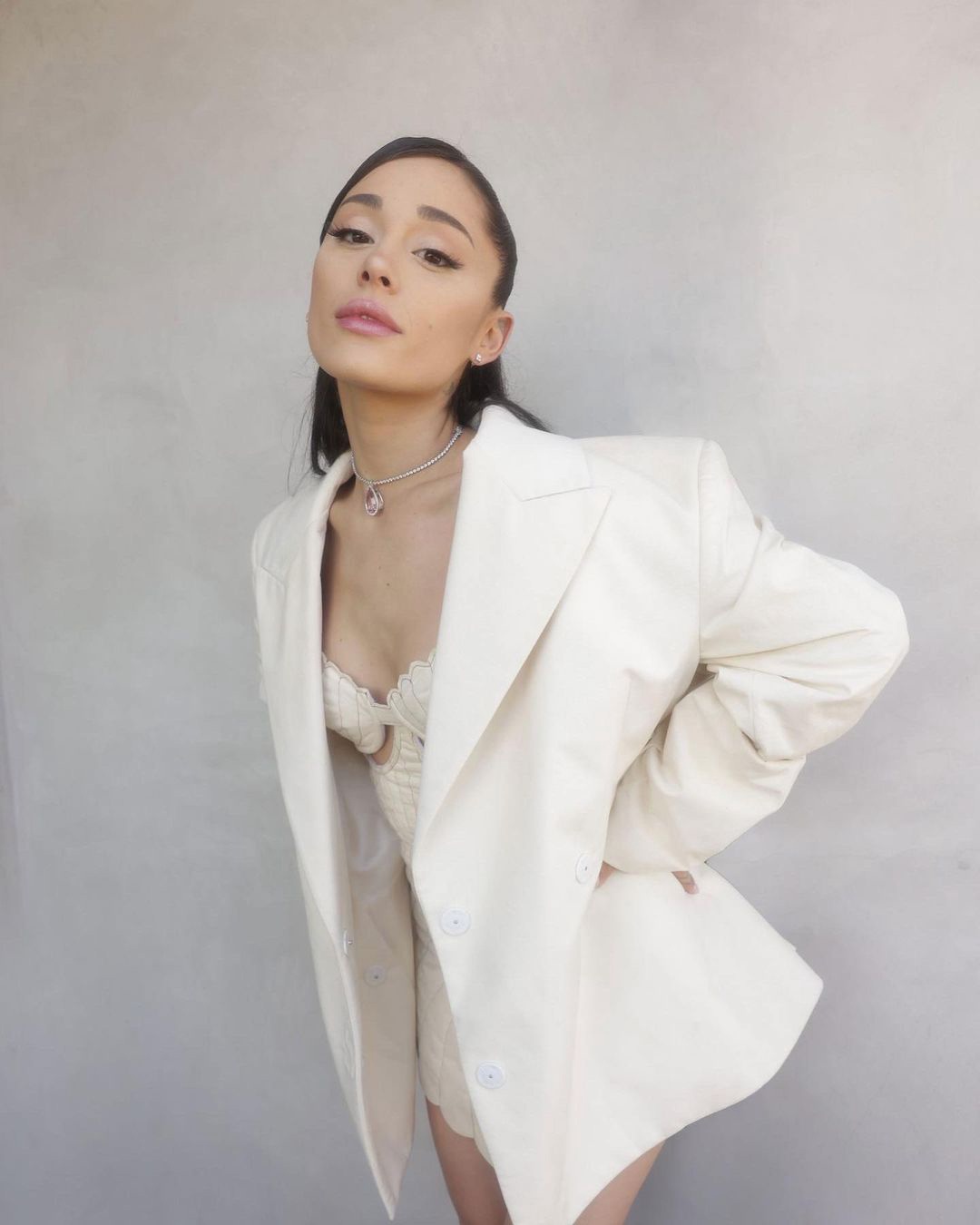 Ariana Grande (1080×1350)