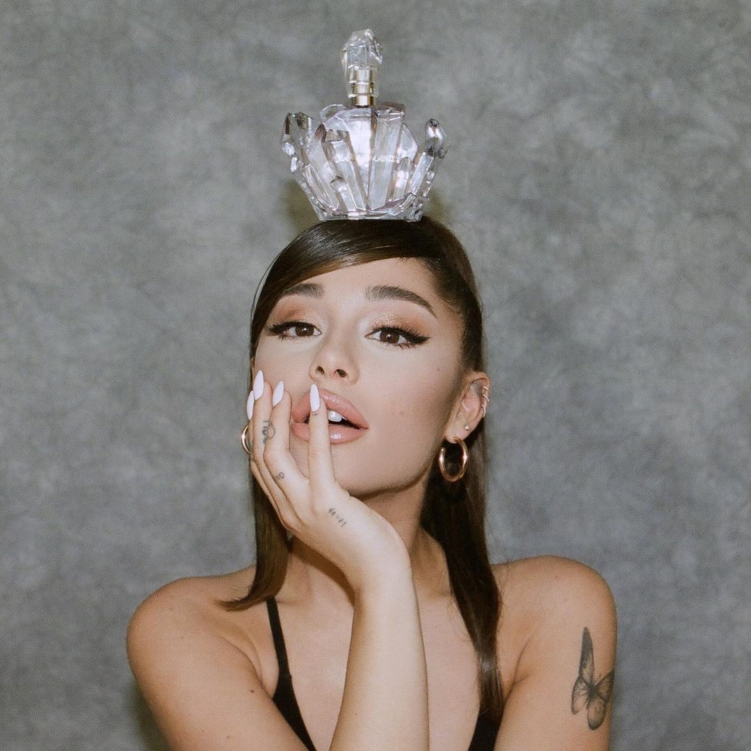 Ariana Grande (1080×1080)