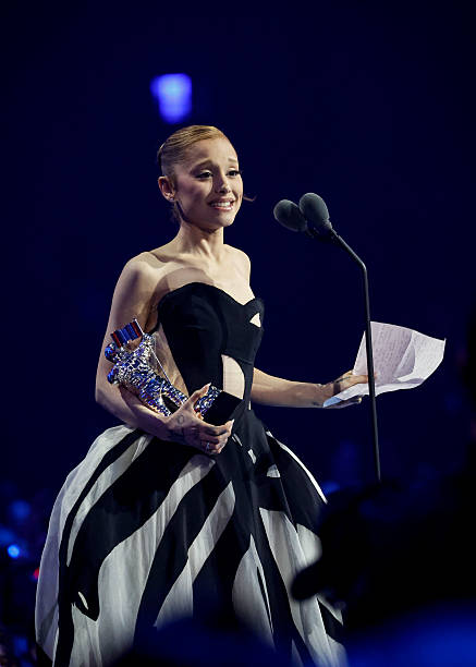 Ariana Grande accepts the Best Pop Award during the 2025 MTV Video Music Awards at New York's UBS Arena in Elmont, N.Y. The show airs LIVE on the CBS Television Network and simulcast on MTV on Sunday, Sept. 7 , and streams on Paramount+. (437×612)