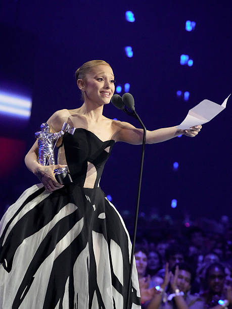 Ariana Grande accepts the Best Pop Award for “Brighter Days Ahead” onstage during the 2025 MTV Video Music Awards at UBS Arena on September 07, 2025 in Elmont, New York. (459×612)