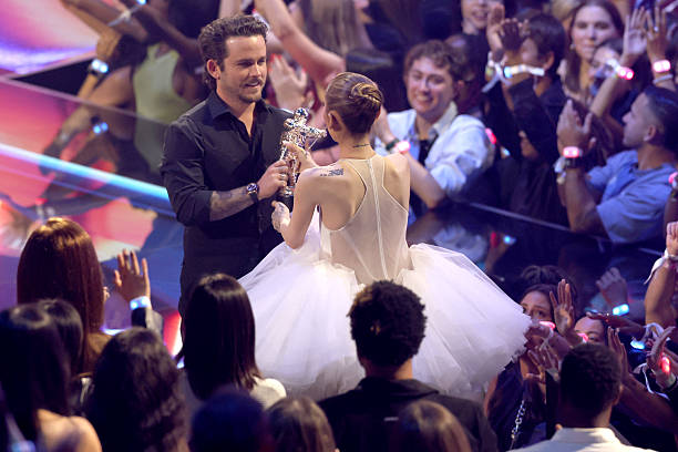 Ariana Grande accepts the Video of the Year Award for “Brighter Days Ahead” onstage with Christian Breslauer during the 2025 MTV Video Music Awards at UBS Arena on September 07, 2025 in Elmont, New York. (612×408)