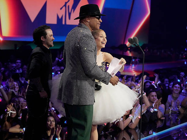 Ariana Grande accepts the Video of the Year Award for “Brighter Days Ahead” from LL Cool J onstage during the 2025 MTV Video Music Awards at UBS Arena on September 07, 2025 in Elmont, New York. — frame 169/246 (612×459)