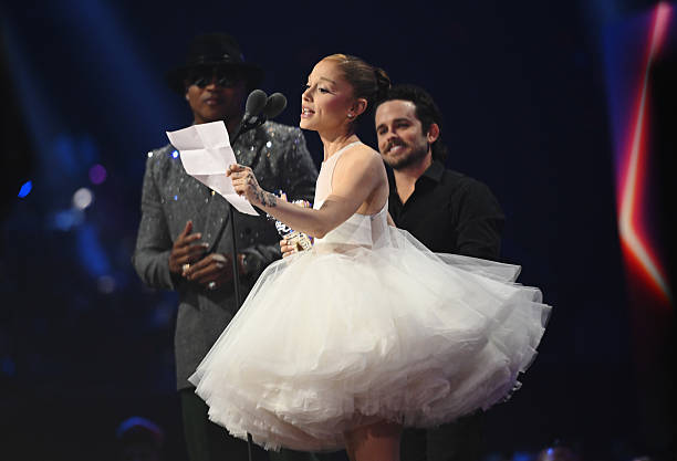 Ariana Grande accepts the Video of the Year Award for “Brighter Days Ahead” onstage during the 2025 MTV Video Music Awards at UBS Arena on September 07, 2025 in Elmont, New York. (612×417)