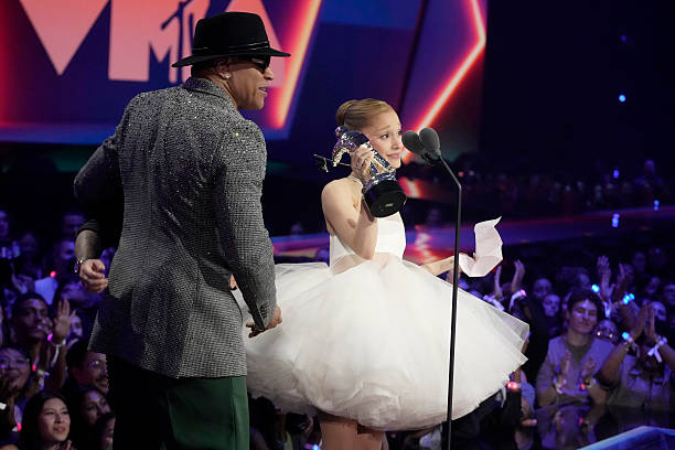 Ariana Grande accepts the Video of the Year Award for “Brighter Days Ahead” from LL Cool J onstage during the 2025 MTV Video Music Awards at UBS Arena on September 07, 2025 in Elmont, New York. — frame 190/246 (612×408)