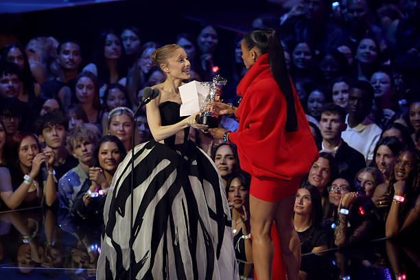 Ariana Grande and Ciara onstage during the 2025 MTV Video Music Awards at UBS Arena on September 07, 2025 in Elmont, New York. (612×408)
