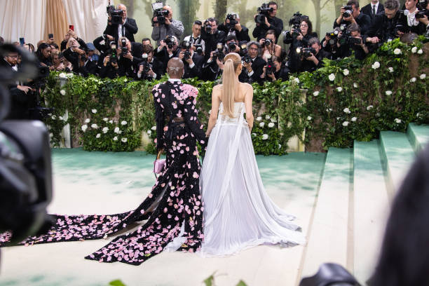Ariana Grande and Cynthia Erivo at the 2024 Met Gala: "Sleeping Beauties: Reawakening Fashion" held at The Metropolitan Museum of Art on May 6, 2024 in New York City. — frame 15/32 (612×408)