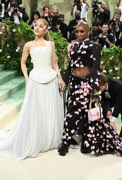 Ariana Grande and Cynthia Erivo at the 2024 Met Gala: "Sleeping Beauties: Reawakening Fashion" held at The Metropolitan Museum of Art on May 6, 2024 in New York City. — frame 25/32 (414×612)
