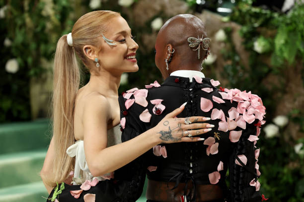 Ariana Grande and Cynthia Erivo attend The 2024 Met Gala Celebrating "Sleeping Beauties: Reawakening Fashion" at The Metropolitan Museum of Art on May 06, 2024 in New York City. (612×408)