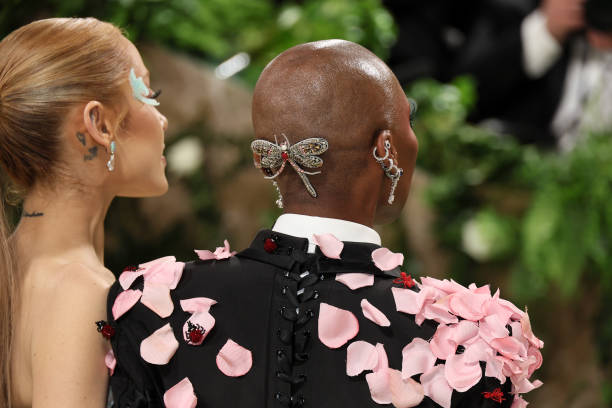 Ariana Grande and Cynthia Erivo attend The 2024 Met Gala Celebrating "Sleeping Beauties: Reawakening Fashion" at The Metropolitan Museum of Art on May 06, 2024 in New York City. (612×408)
