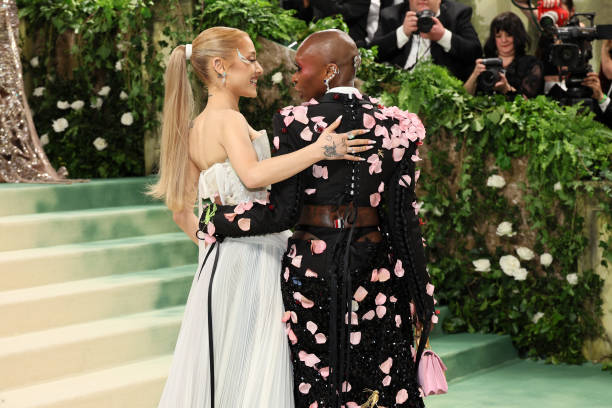 Ariana Grande and Cynthia Erivo attend The 2024 Met Gala Celebrating "Sleeping Beauties: Reawakening Fashion" at The Metropolitan Museum of Art on May 06, 2024 in New York City. (612×408)
