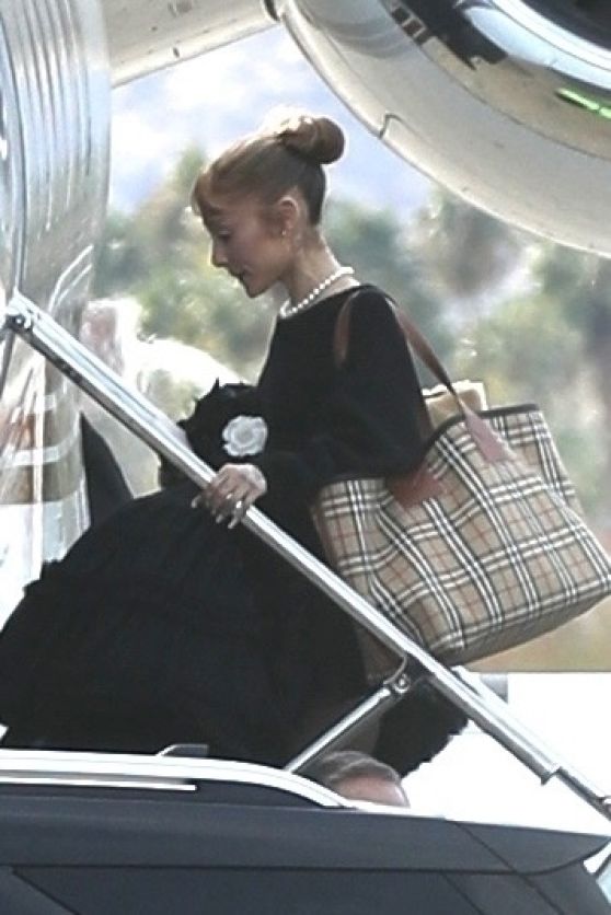 Ariana Grande and Cynthia Erivo Take a Quick Jet to LA 04.01.2025
