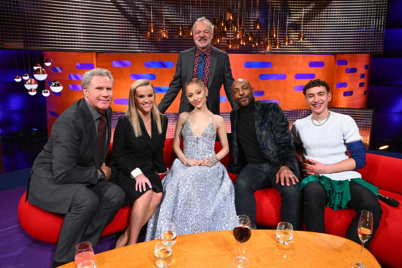 Ariana Grande and Reese Witherspoon Steal the Show on The Graham Norton Show 01/24/2024 (1280×854)