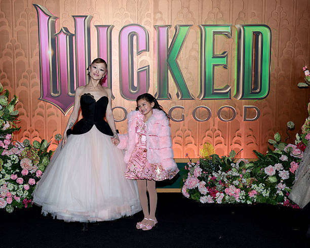 Ariana Grande and Scarlett Spears attend as Universal Pictures proudly presents the WICKED FOR GOOD US Premiere on November 17, 2025 in New York City. (612×490)