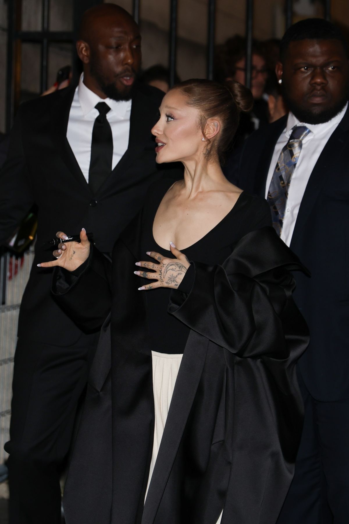 ARIANA GRANDE Arrives at a Private Premiere of Wicked: For Good in Paris 11/07/2025 — frame 2/7 (1200×1799)