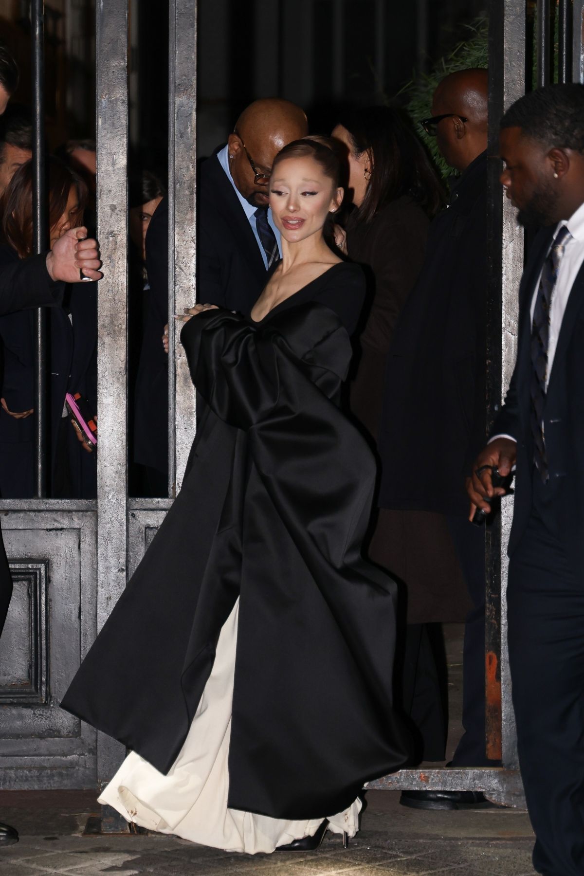 ARIANA GRANDE Arrives at a Private Premiere of Wicked: For Good in Paris 11/07/2025 — frame 7/7 (1200×1800)