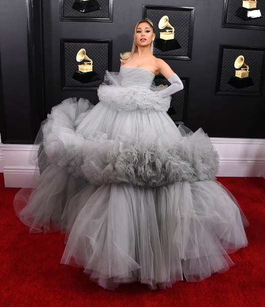 Ariana Grande arrives at the 62nd Annual GRAMMY Awards at Staples Center on January 26, 2020 in Los Angeles, California. — frame 30/110 (528×612)