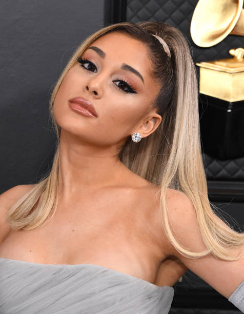 Ariana Grande arrives at the 62nd Annual GRAMMY Awards at Staples Center on January 26, 2020 in Los Angeles, California. — frame 3/110 (476×612)