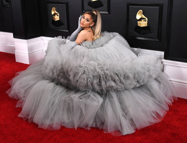 Ariana Grande arrives at the 62nd Annual GRAMMY Awards at Staples Center on January 26, 2020 in Los Angeles, California. — frame 18/110 (612×468)