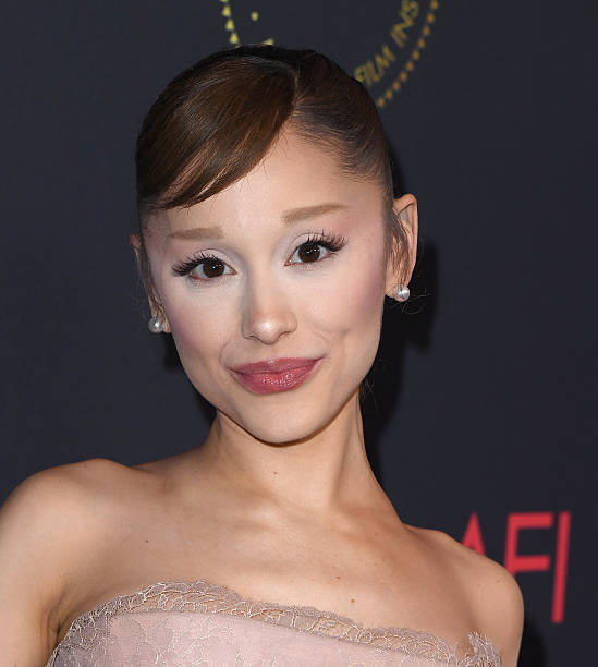 Ariana Grande arrives at the AFI Awards Luncheon at Four Seasons Hotel Los Angeles at Beverly Hills on January 09, 2026 in Los Angeles, California. — frame 14/47 (549×612)