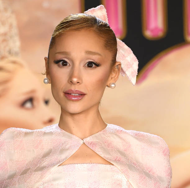 Ariana Grande arrives at the Los Angeles Premiere Of Universal Pictures "Wicked" at Dorothy Chandler Pavilion on November 09, 2024 in Los Angeles, California. — frame 13/23 (612×608)