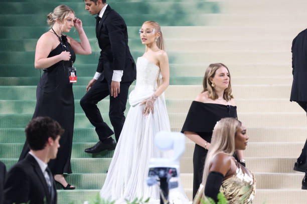 Ariana Grande arrives for the 2024 Met Gala on May 06, 2024 in New York City. — frame 191/236 (612×408)