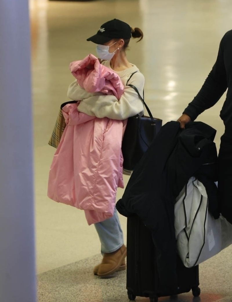 Ariana Grande Arrives in Miami Following Oscar Nomination 01.25.2025
