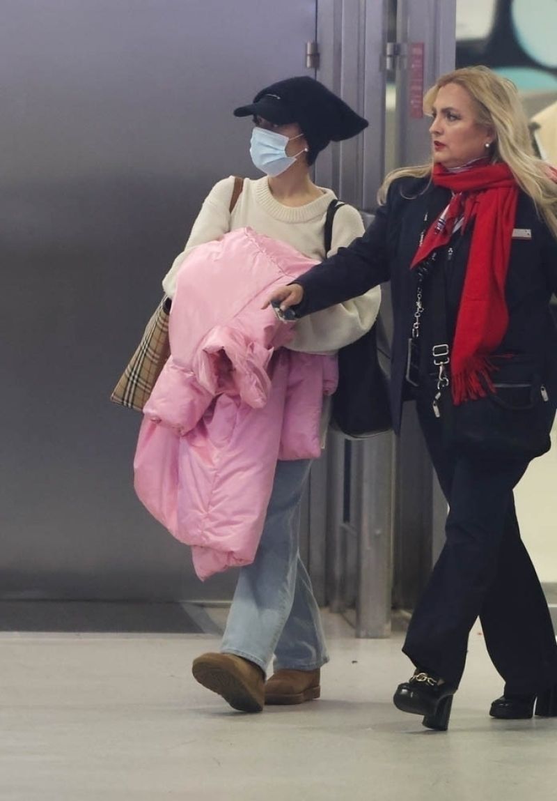Ariana Grande Arrives in Miami Following Oscar Nomination 01.25.2025