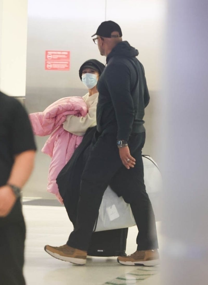 Ariana Grande Arrives in Miami Following Oscar Nomination 01.25.2025