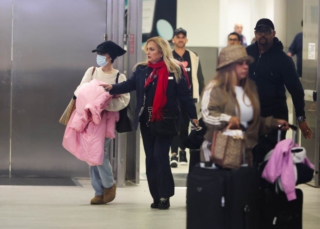 Ariana Grande Arrives in Miami Following Oscar Nomination 01.25.2025 (1024×731)