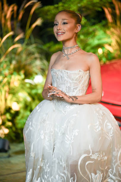 Ariana Grande arrives to the 2024 WSJ Magazines Innovator Awards at Museum of Modern Art on October 29, 2024 in New York City. (408×612)