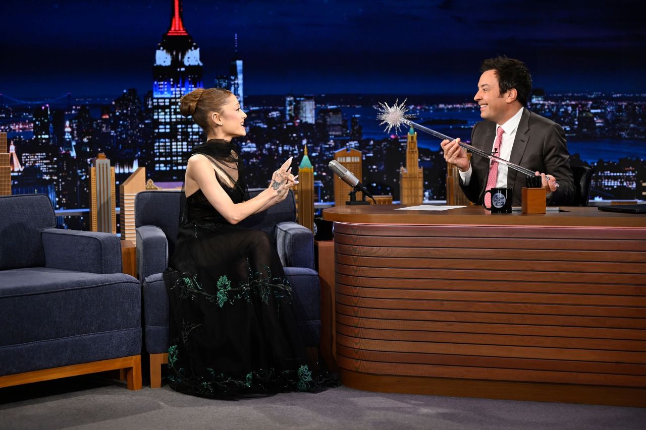 Ariana Grande at Jimmy Fallon in Velvet and Glinda Wand, November 2025 (1280×853)