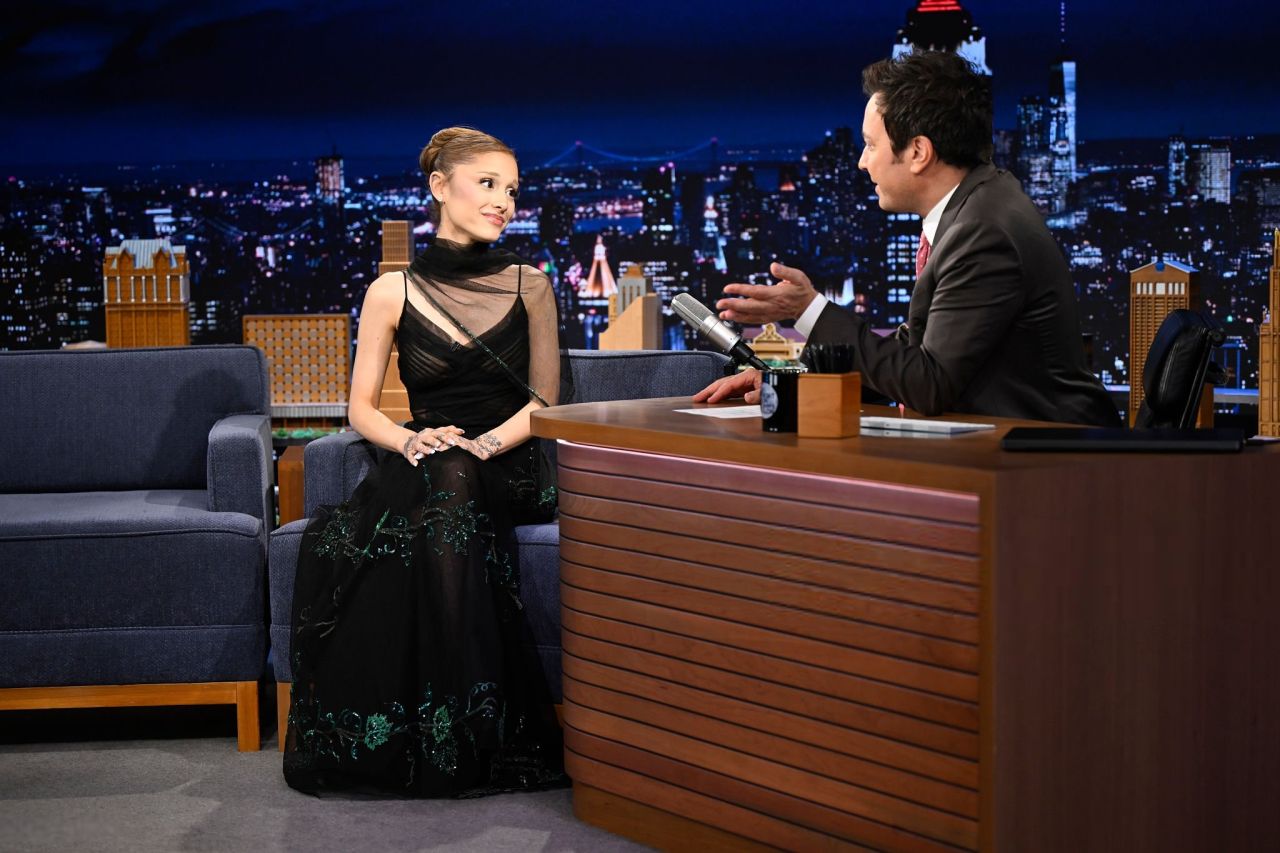 Ariana Grande at Jimmy Fallon in Velvet and Glinda Wand, November 2025 (1280×853)