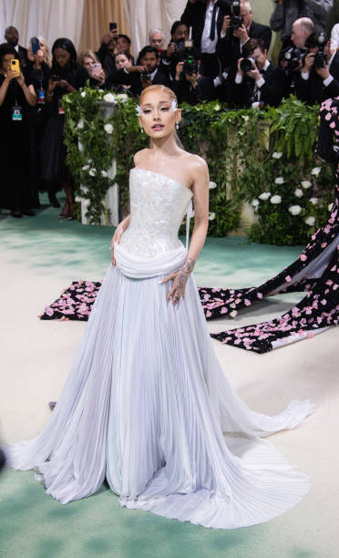 Ariana Grande at the 2024 Met Gala: "Sleeping Beauties: Reawakening Fashion" held at The Metropolitan Museum of Art on May 6, 2024 in New York City. — frame 20/32 (372×612)