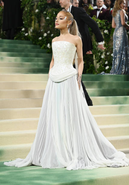Ariana Grande at the 2024 Met Gala: "Sleeping Beauties: Reawakening Fashion" held at The Metropolitan Museum of Art on May 6, 2024 in New York City. — frame 29/32 (428×612)