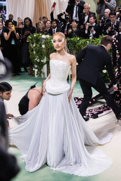 Ariana Grande at the 2024 Met Gala: "Sleeping Beauties: Reawakening Fashion" held at The Metropolitan Museum of Art on May 6, 2024 in New York City. — frame 14/32 (408×612)