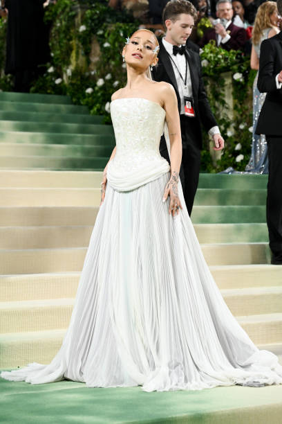 Ariana Grande at the 2024 Met Gala: "Sleeping Beauties: Reawakening Fashion" held at The Metropolitan Museum of Art on May 6, 2024 in New York City. — frame 4/32 (408×612)