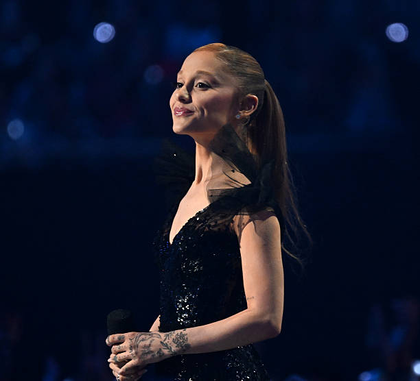 Ariana Grande at the 2025 MTV Video Music Awards at New York's UBS Arena in Elmont, N.Y. The show airs LIVE on the CBS Television Network and simulcast on MTV on Sunday, Sept. 7 , and streams on Paramount+. — frame 28/78 (612×556)