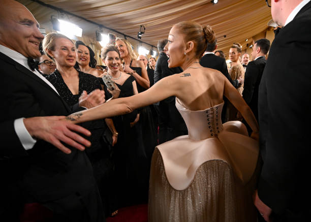 Ariana Grande at the 97th Oscars held at the Dolby Theatre on March 02, 2025 in Hollywood, California. — frame 88/93 (612×437)