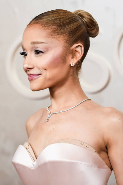 Ariana Grande at the 97th Oscars held at the Dolby Theatre on March 2, 2025 in Hollywood, California. — frame 60/93 (408×612)