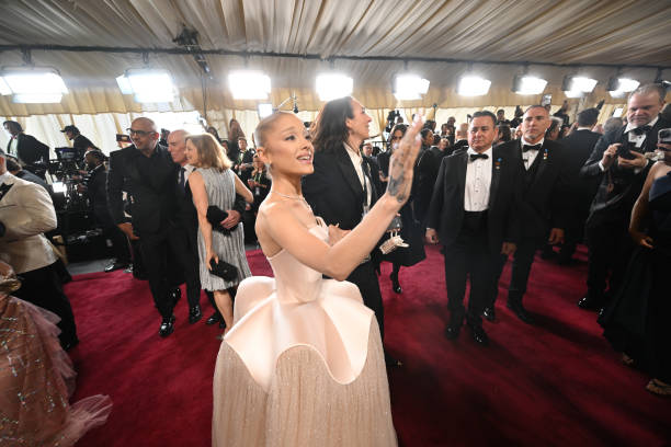 Ariana Grande at the 97th Oscars held at the Dolby Theatre on March 02, 2025 in Hollywood, California. — frame 42/93 (612×408)