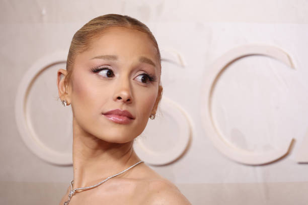 Ariana Grande at the 97th Oscars held at the Dolby Theatre on March 2, 2025 in Hollywood, California. — frame 75/93 (612×408)
