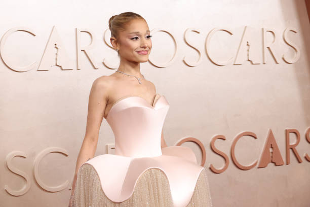 Ariana Grande at the 97th Oscars held at the Dolby Theatre on March 2, 2025 in Hollywood, California. — frame 62/93 (612×408)