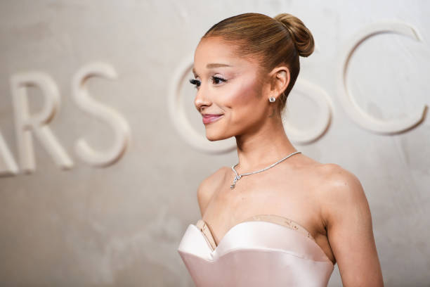 Ariana Grande at the 97th Oscars held at the Dolby Theatre on March 2, 2025 in Hollywood, California. — frame 59/93 (612×408)