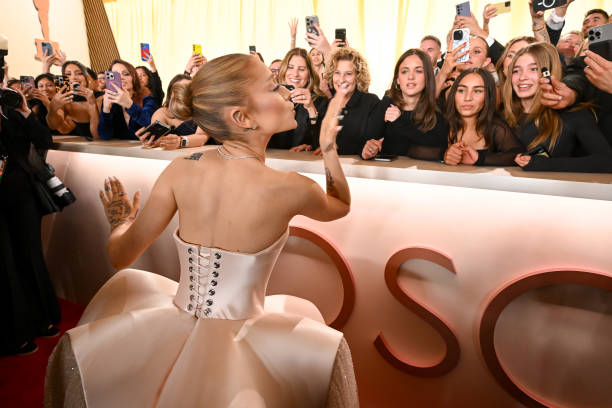 Ariana Grande at the 97th Oscars held at the Dolby Theatre on March 02, 2025 in Hollywood, California. — frame 87/93 (612×408)