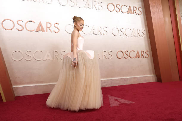 Ariana Grande at the 97th Oscars held at the Dolby Theatre on March 2, 2025 in Hollywood, California. — frame 65/93 (612×408)