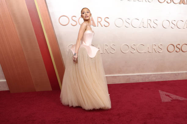 Ariana Grande at the 97th Oscars held at the Dolby Theatre on March 2, 2025 in Hollywood, California. — frame 66/93 (612×408)