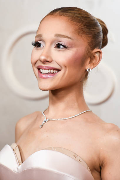 Ariana Grande at the 97th Oscars held at the Dolby Theatre on March 2, 2025 in Hollywood, California. — frame 76/93 (408×612)