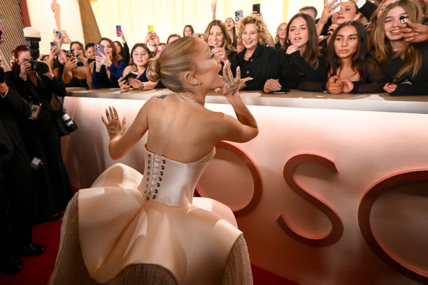 Ariana Grande at the 97th Oscars held at the Dolby Theatre on March 02, 2025 in Hollywood, California. — frame 82/93 (612×408)