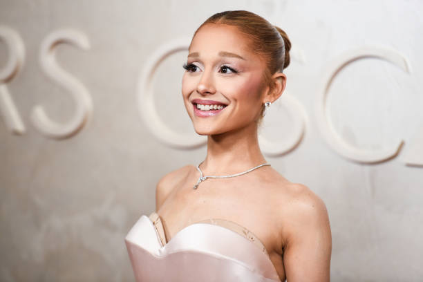 Ariana Grande at the 97th Oscars held at the Dolby Theatre on March 2, 2025 in Hollywood, California. — frame 70/93 (612×408)