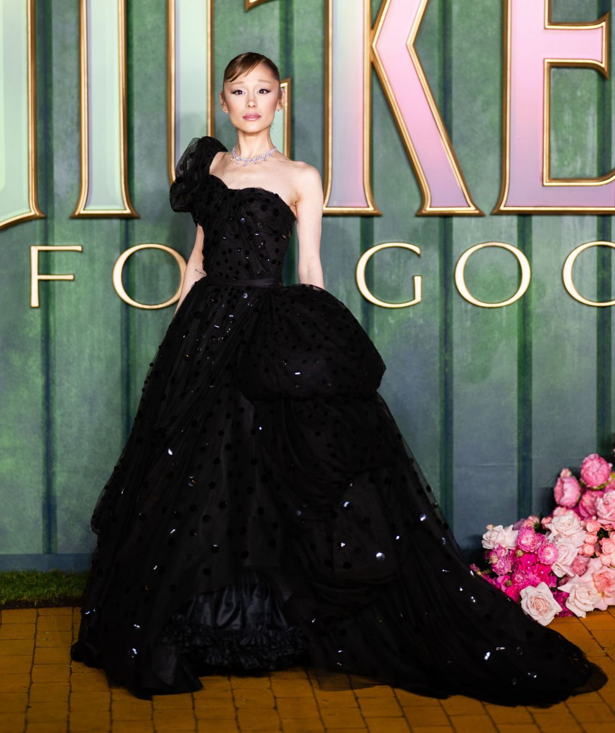 ARIANA GRANDE at Wicked: For Good European Premiere in London 11/10/2025
